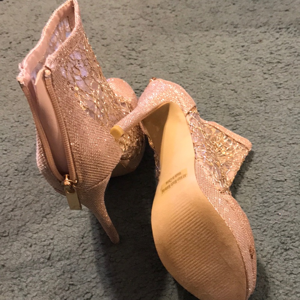 Heels - Picture 4 of 4